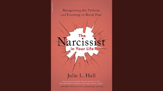 The Narcissist in Your Life Summary of Key Ideas and Review - Julie Hall